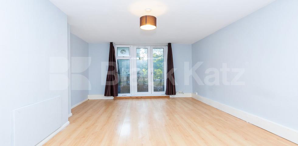 			4 BEDROOMS PLUS LOUNGE! , 4 Bedroom, 1 bath, 1 reception Flat			 Dormans Way, SWISS COTTAGE